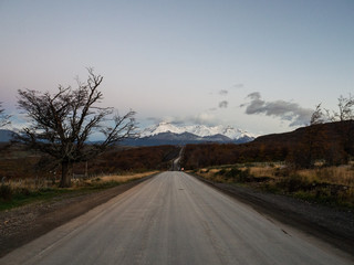 乒乓球正手平击发球的要点是什么？